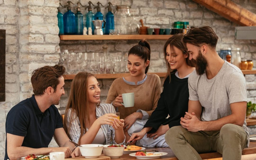 Hogyan tartja életben a barátságokat a nosztalgia?