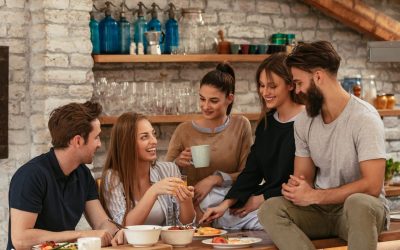 Hogyan tartja életben a barátságokat a nosztalgia?